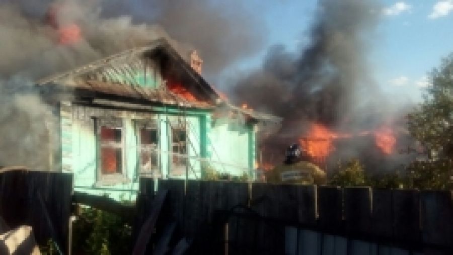В Альметьевском районе горел дом