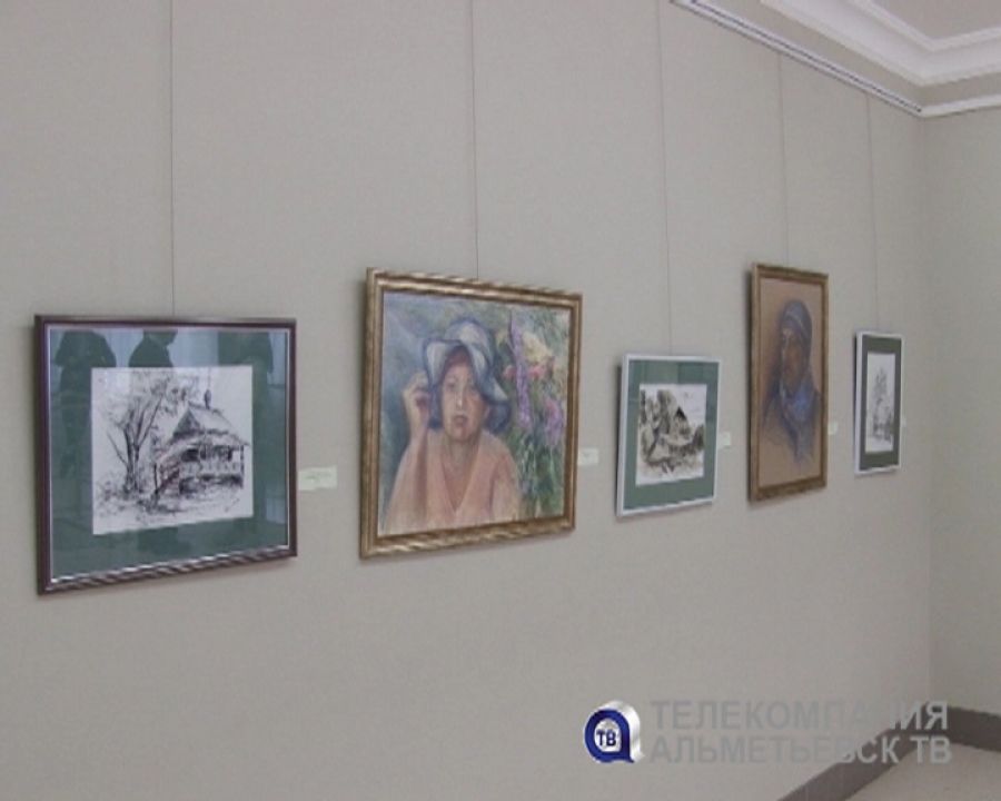 Выставка «Радуга вдохновения» художницы Альфии Насыбулиной открылась в Альметьевске