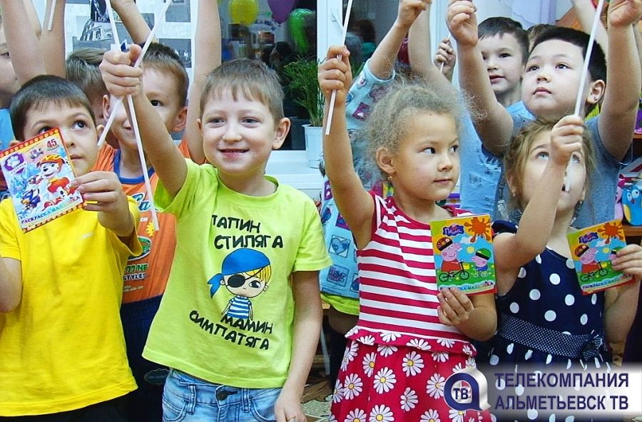 В Альметьевске детсадовцы наполнили «Голодную коробку» для бездомных животных
