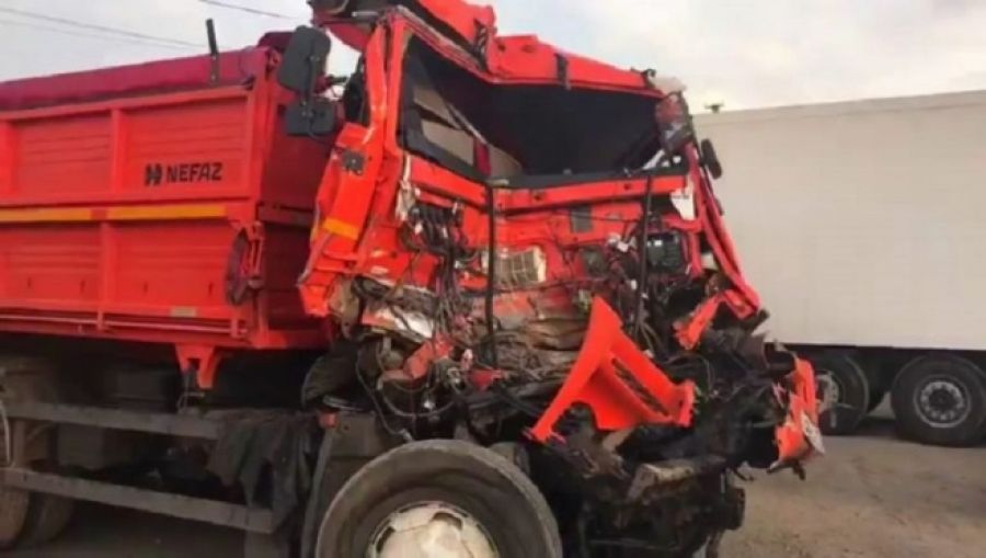 Уснувший водитель грузовика из Татарстана влетел в колонну фур