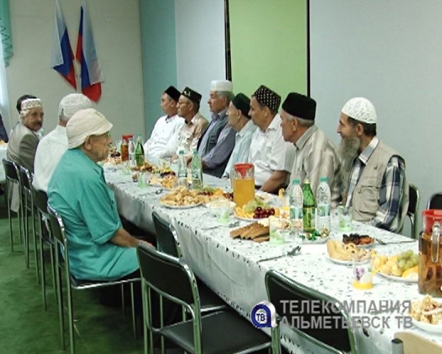 Журналистов Альметьевска пригласили на ифтар в центральную мечеть