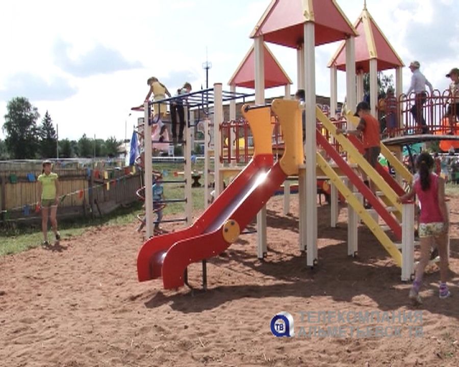 Как в городе: в селе Борискино Альметьевского района обустроили детскую площадку
