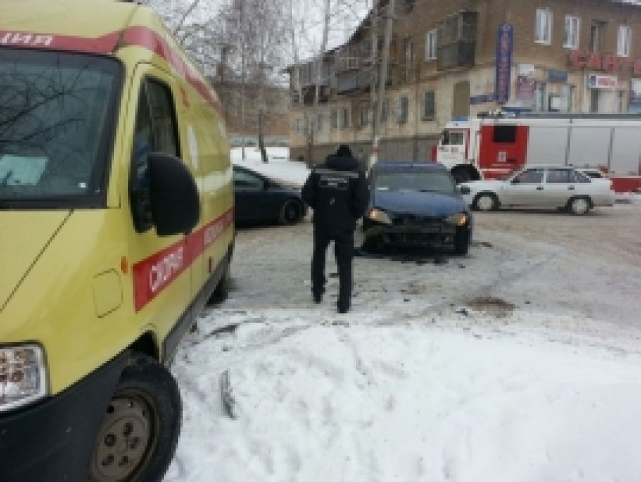 В Альметьевске в ДТП столкнулись два автомобиля