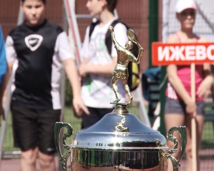 В Альметьевск съехались сильнейшие юные теннисисты России