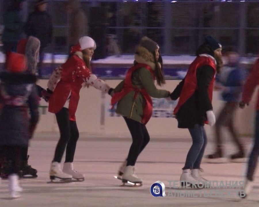 День студента в Альметьевске отметили на коньках 