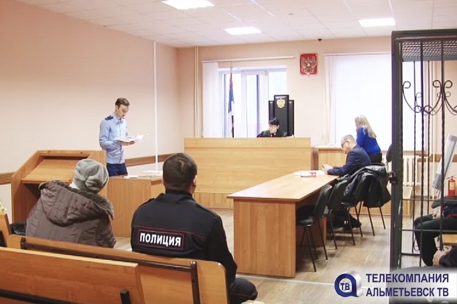 В Альметьевске вынесен приговор руководителю фирмы, который получал зарплату за сотрудников