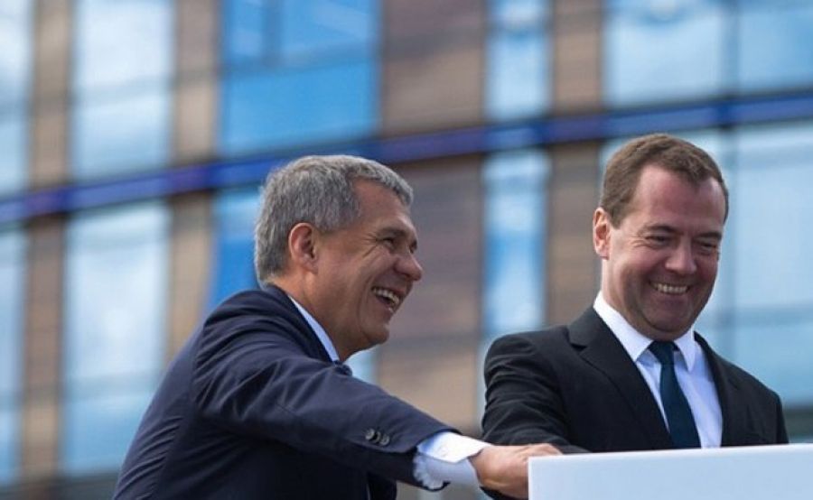Медведев наградил главу Татарстана медалью Столыпина II степени
