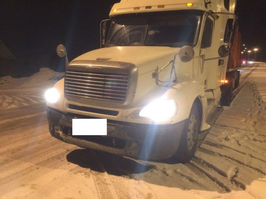 В Альметьевском районе водитель грузовика сбил женщину