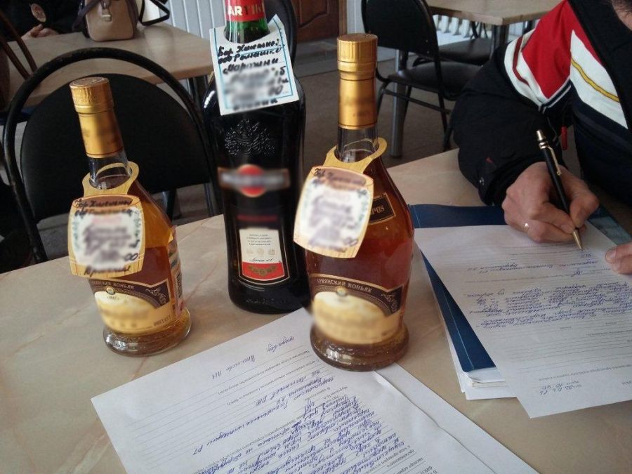 В одном из кафе Альметьевска установлен факт реализации нелегального алкоголя