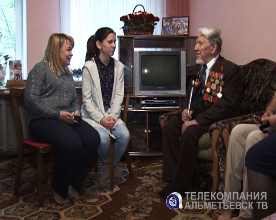 Волонтеры поздравят пожилых жителей Альметьевска