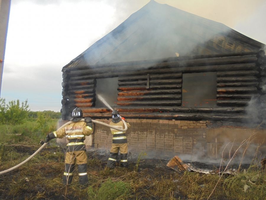 В Альметьевском районе горел недостроенный дом