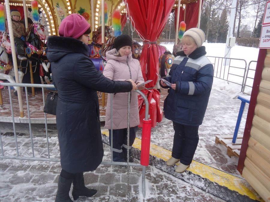 В Альметьевске сотрудники Госалкогольинспекции отправились в новогодние городки повышать потребительскую грамотность