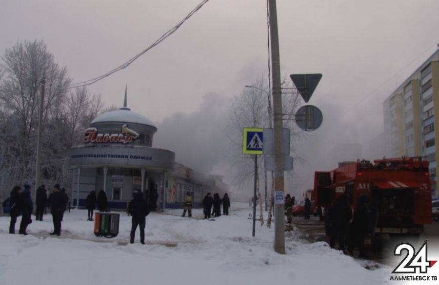 Появилось видео с места пожара в Альметьевске на улице Балакиной 