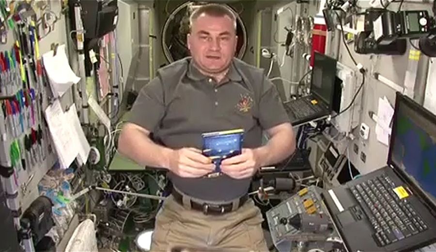 Космонавт Алексей Овчинин поздравил альметьевцев с праздником