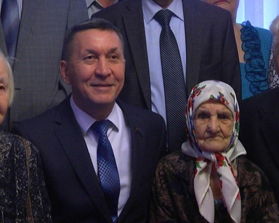 Столетнюю жительницу Альметьевска поздравили с юбилеем