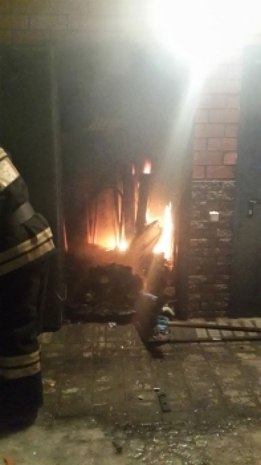 В Альметьевске произошел пожар в подъезде жилого дома