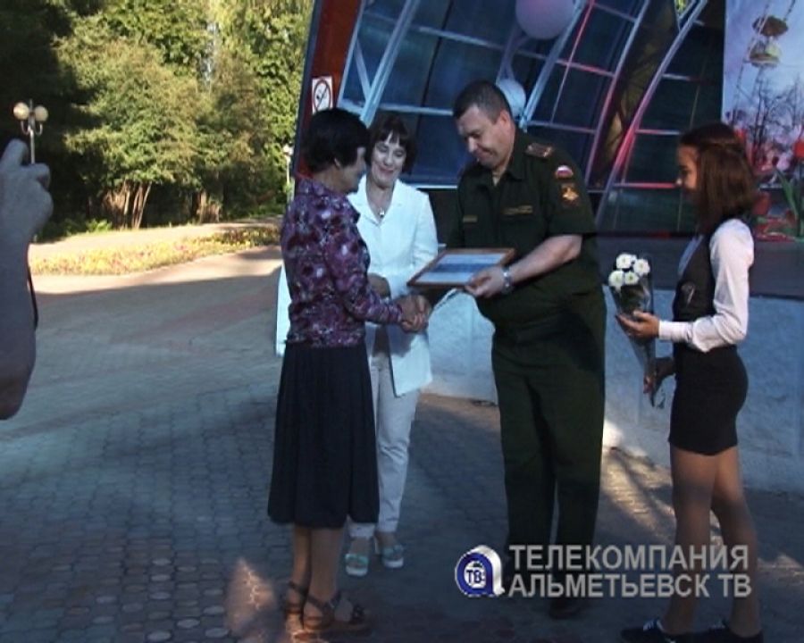 Родственники героев в Альметьевске получили наградные листы