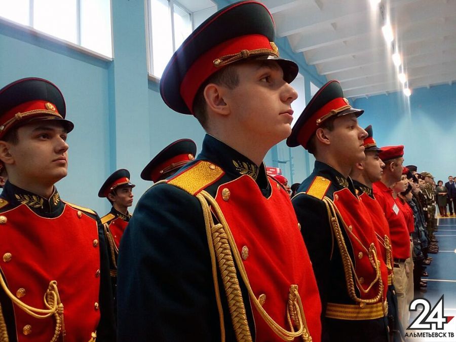Альметьевск - здесь и сейчас: школьники и студенты демонстрируют свою военную подготовку