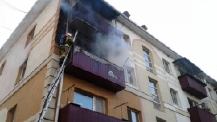 В Альметьевске загорелась квартира
