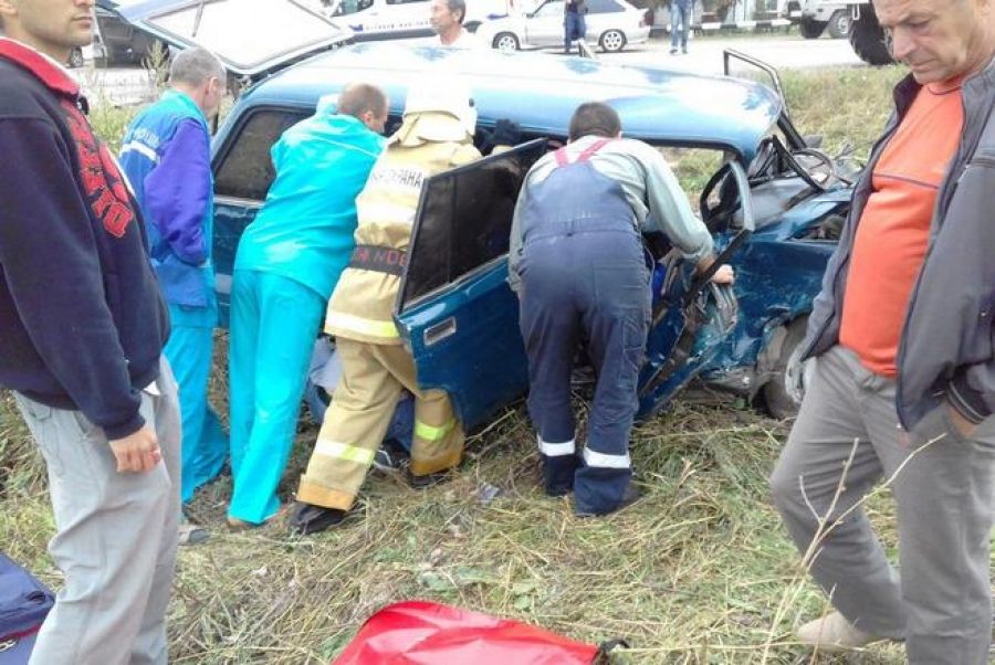 В Альметьевском районе из-за аварии женщину зажало в разбитом авто