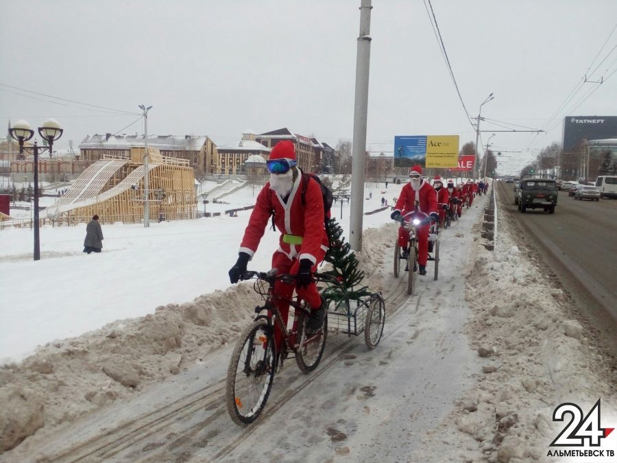 Велозаезд Дедов Морозов прошел в Альметьевске