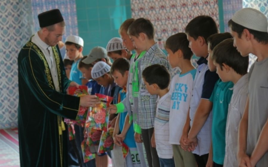 Мухтасибат Альметьевска принял участие в акции «Помоги собраться в школу»