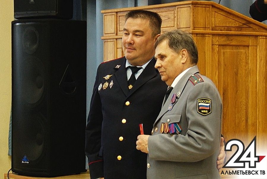 Покой им только снился: ветераны альметьевской полиции принимали поздравления