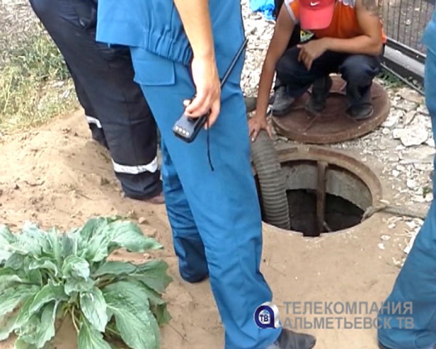 Подробности гибели рабочих в колодце в Альметьевске озвучили спасатели