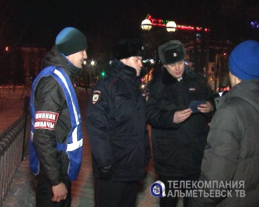 В Альметьевске дружинники патрулируют улицы вместе полицейскими