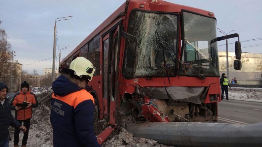 После аварии с автобусом в Татарстане в больницу доставили 15 человек, 4 госпитализировали