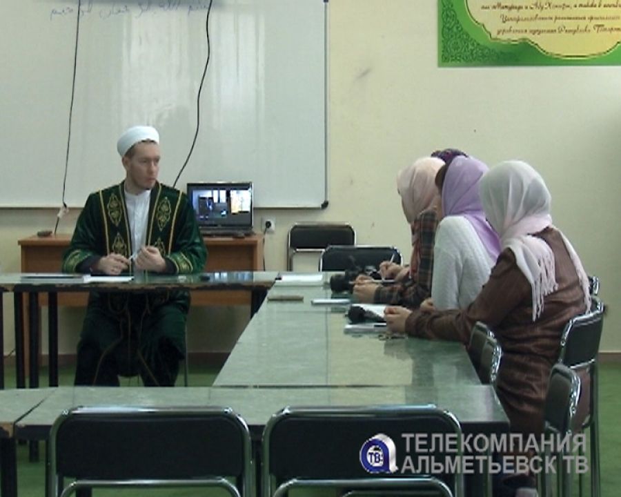 В центральной мечети Альметьевска прошла пресс-конференция с представителями мухтасибата