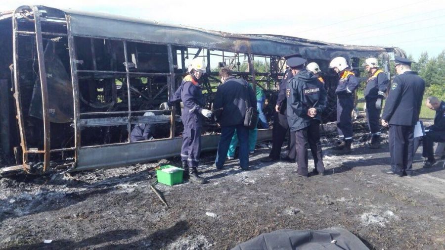 МЧС опубликовало видео с места столкновения автобуса и грузовика под Заинском