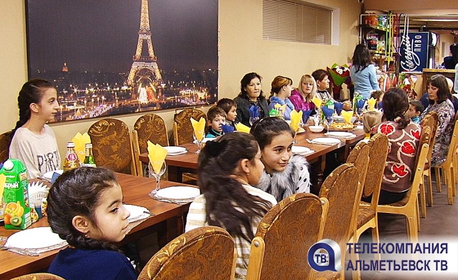 Новогодний праздник для малообеспеченных семей организовала азербайджанская диаспора в Альметьевске
