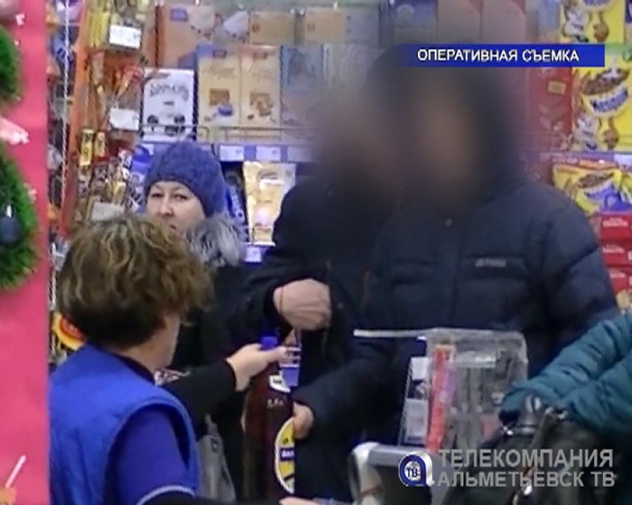 В Альметьевске вновь проверили магазины на предмет продажи алкоголя несовершеннолетним