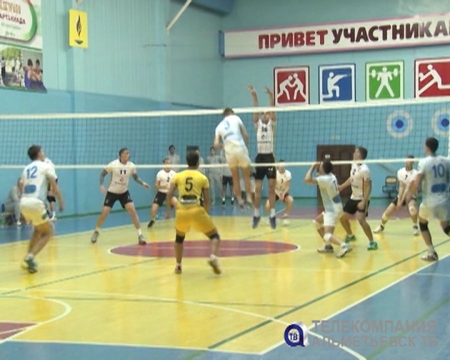 В Альметьевске проходит всероссийский турнир по волейболу