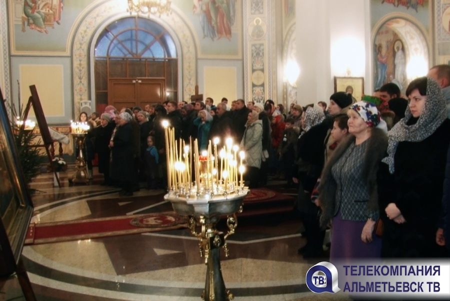 Православные жители Альметьевска отметили Рождество Христово