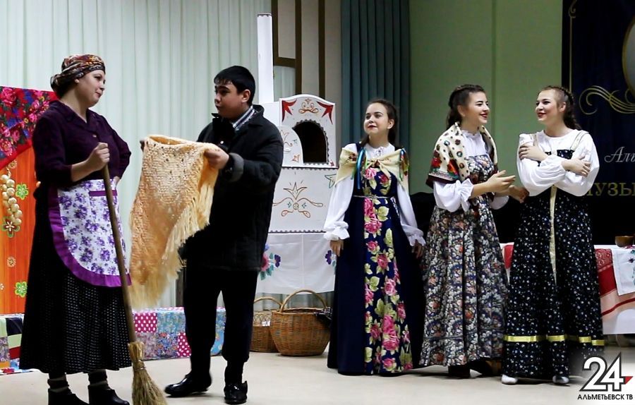 Кузьминки – такие вечеринки: артисты альметьевского музколледжа вспомнили русский народный обряд 
