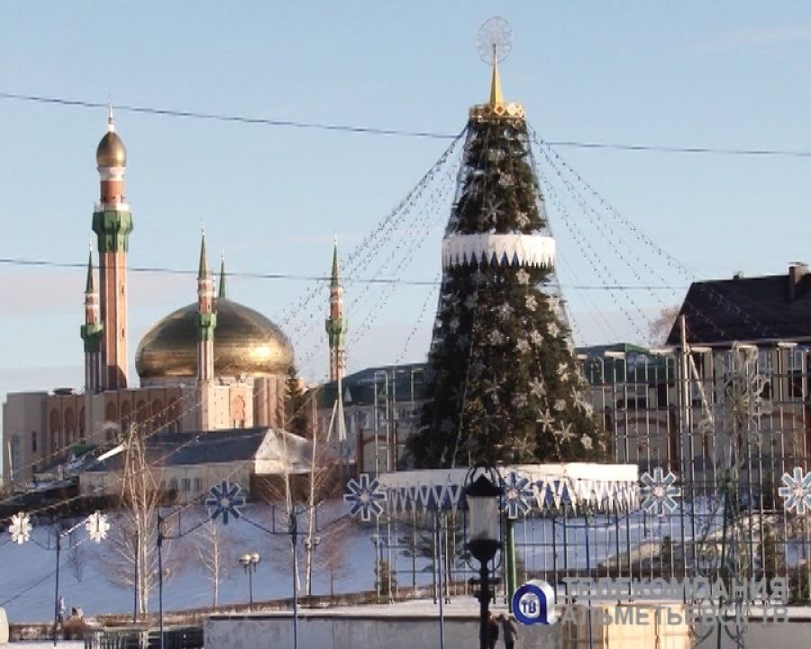 Альметьевск претендует на победу в конкурсе на лучшее оформление новогодней елки