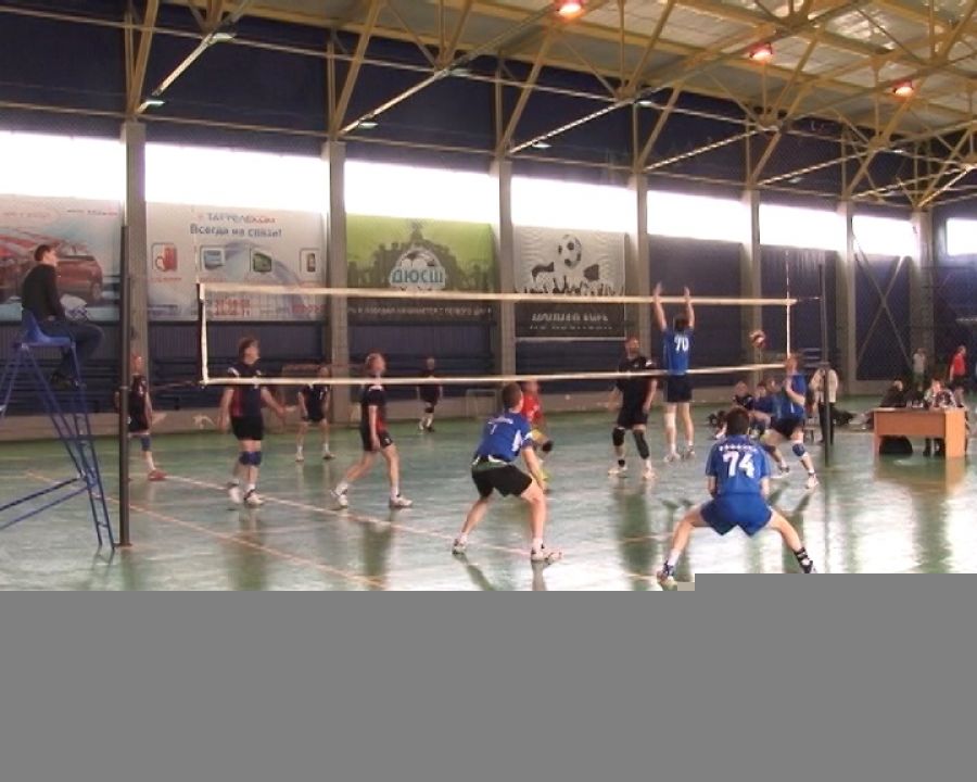 В Альметьевске завершился турнир по волейболу среди спортсменов-ветеранов