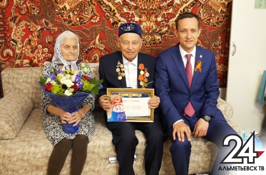 Глава Альметьевского района поздравил ветерана войны