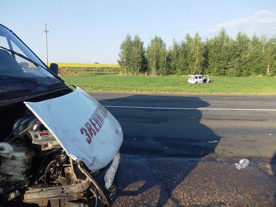 В Татарстане при столкновении «ГАЗели» и легковушки пострадали четыре человека