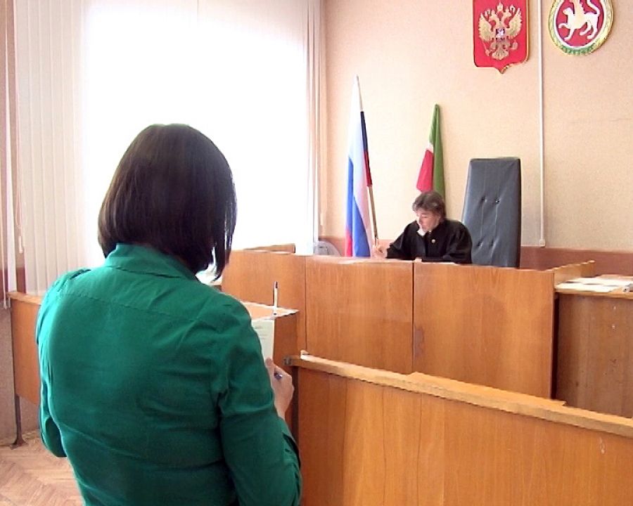 Суд обязал управляющую компанию возместить ущерб жительнице Альметьевска из-за короткого замыкания