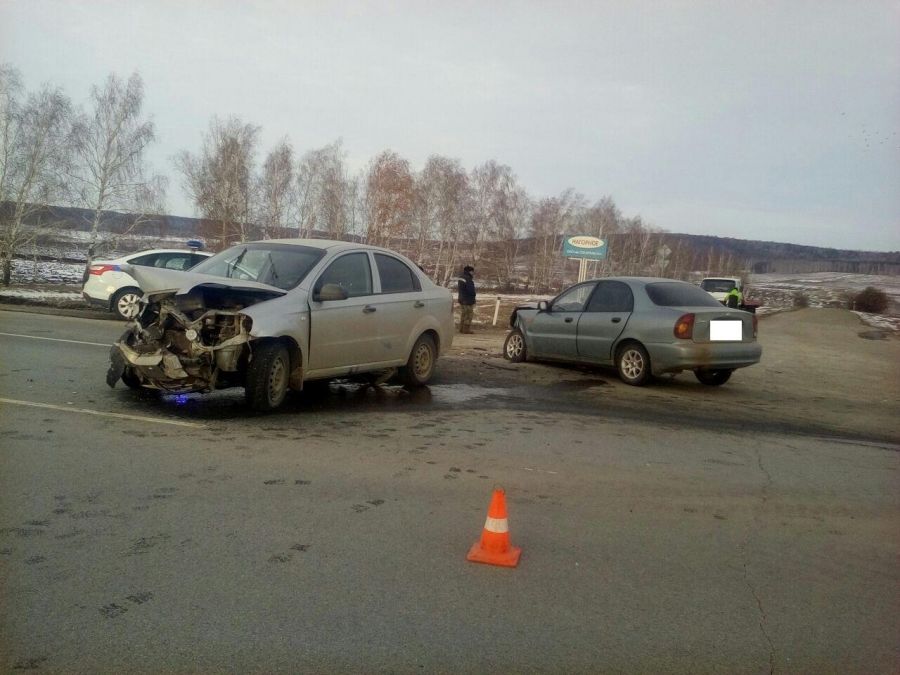В Альметьевском районе столкнулись два автомобиля
