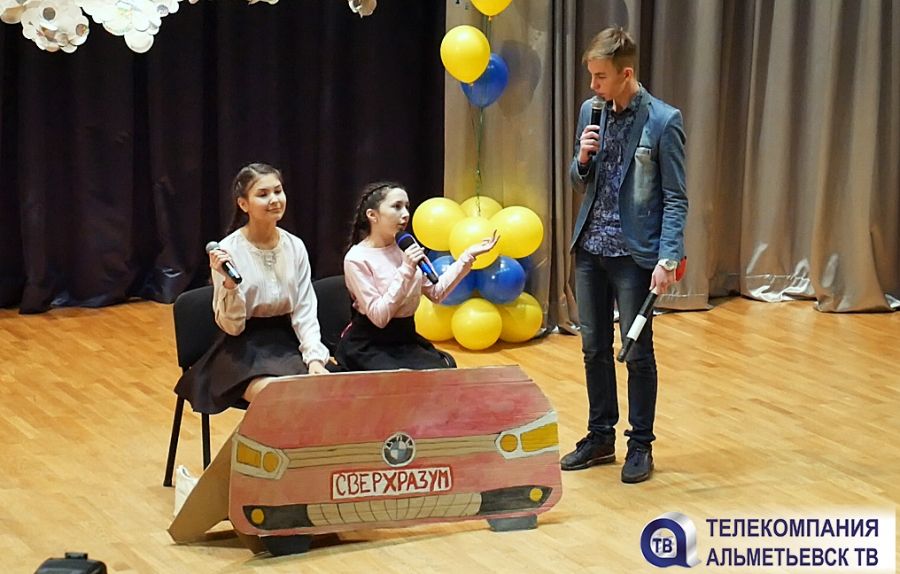 Дети шутили на любимые темы в финале юниор-лиги КВН в Альметьевске