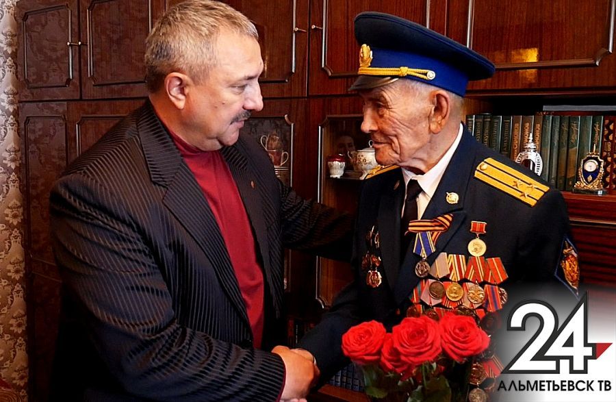 Мухаммат Мухаметшин в Альметьевске отметил 96-й день рождения