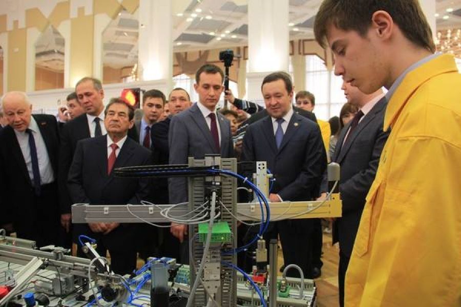 Премьер-министр Республики Татарстан Ильдар Халиков посетил выставку достижений Альметьевского муниципального района