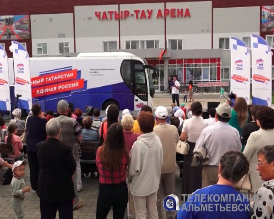 Азнакаевцы встретили партийную эстафету «Сильный Татарстан! Единая Россия!»