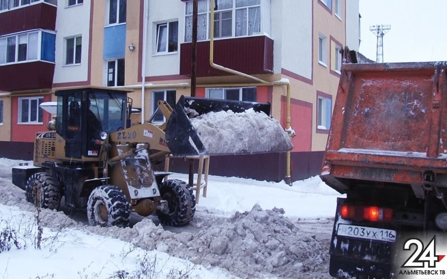 Для борьбы со снегом на региональные дороги в РТ выйдут 484 единицы спецтехники