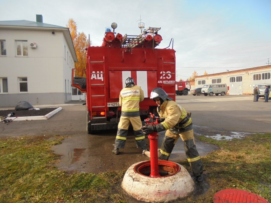 В Альметьевске выбрали лучшего водителя пожарного автомобиля
