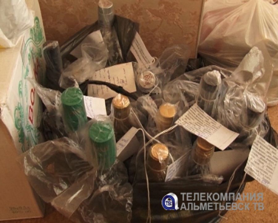 Борьба с нелегальным алкоголем в Альметьевске: изъяты «фанфурики» и самогон
